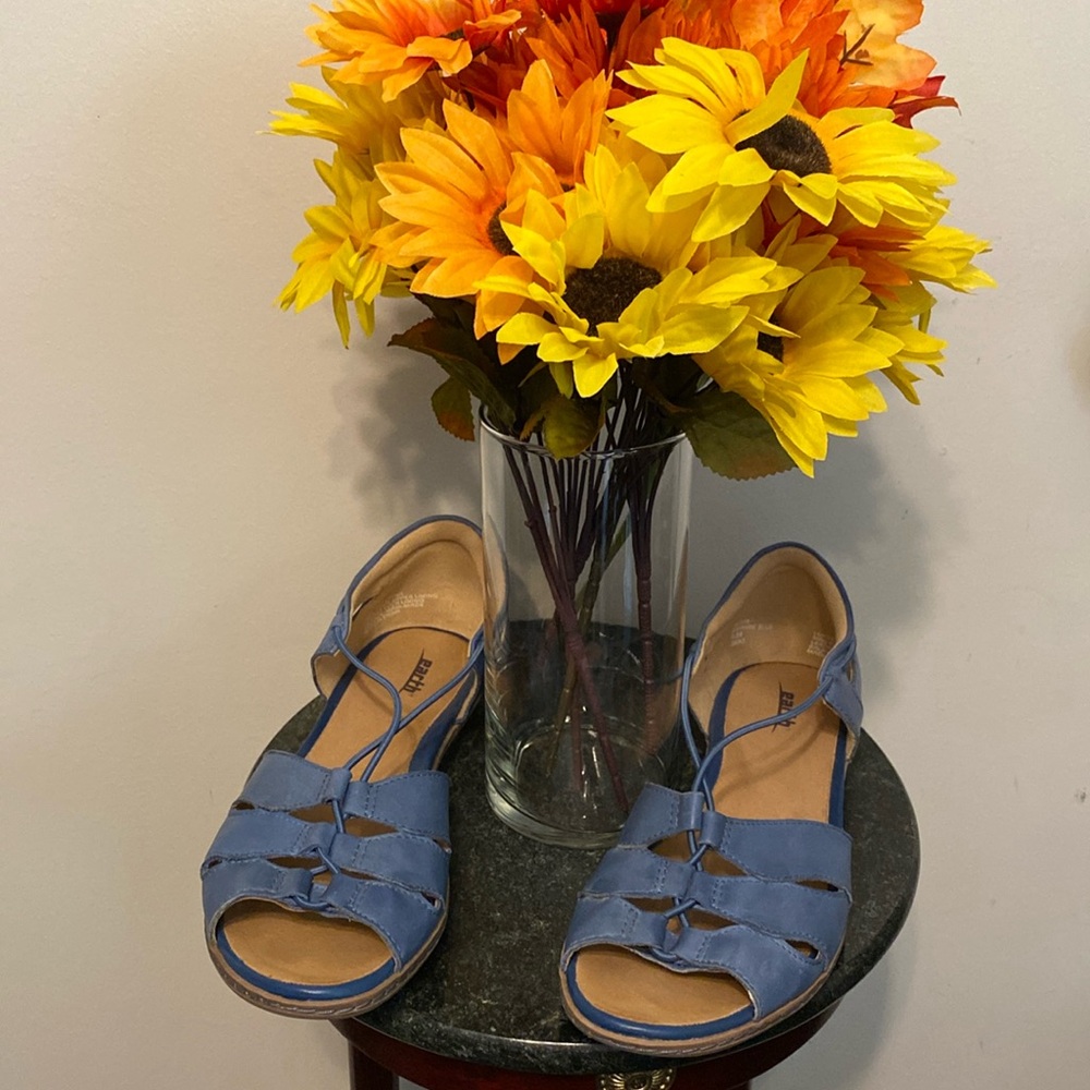 Earth Leather Sandals Gently Used in Sapphire Blue Sz 9.5 B.